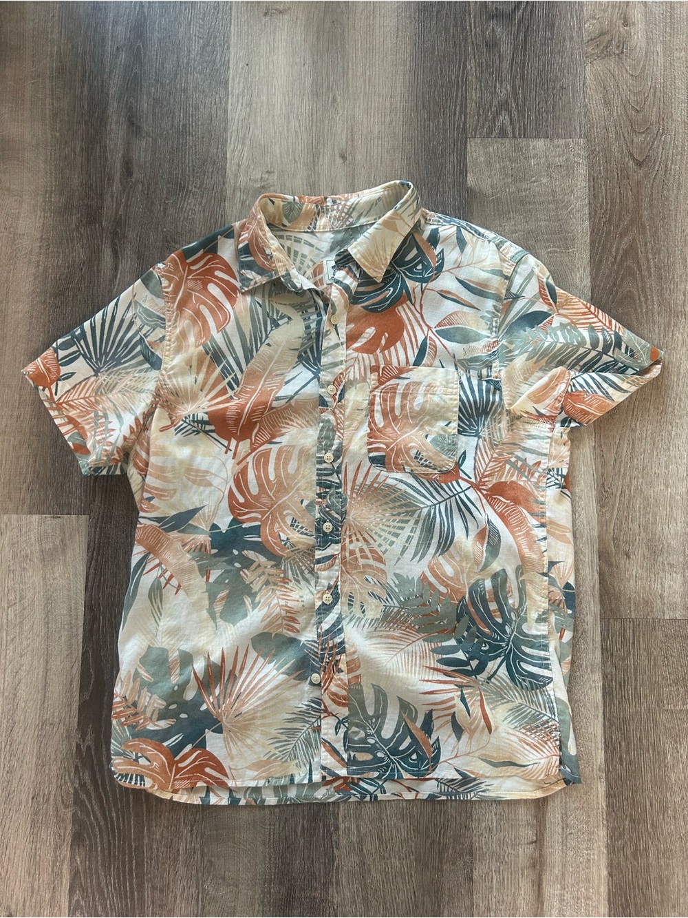 Men’s American Eagle Button Up Shirt Floral Hawaiian Size Medium